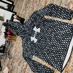 Under armour Girl sweater New black and white large hoodie Under Armour sweater